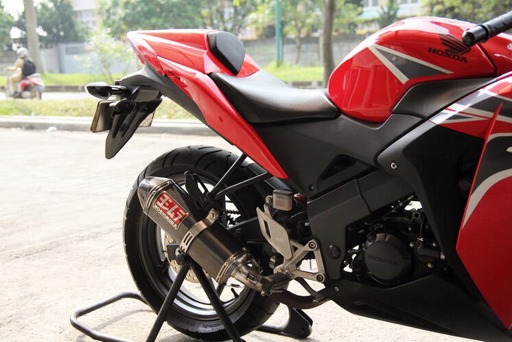 Honda CBR150cc 2011 Merah - Terawat Sangat Mulus