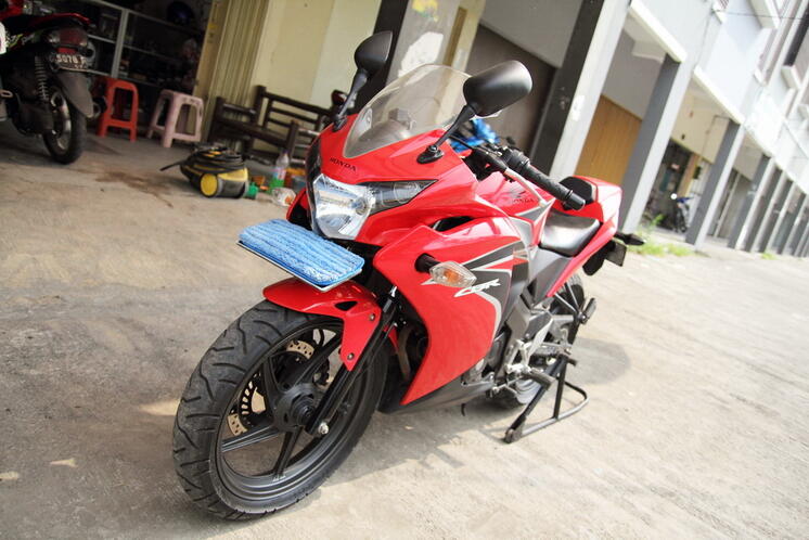 Honda CBR150cc 2011 Merah - Terawat Sangat Mulus