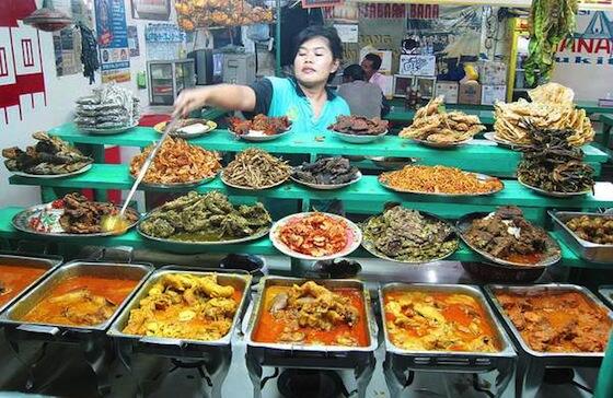  Makanan yang Diidamkan Orang Saat Puasa 