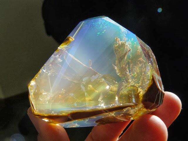 Ini Gan ,&quot; OPAL &quot;,Batu Permata Cantik Yang kaya Warna !