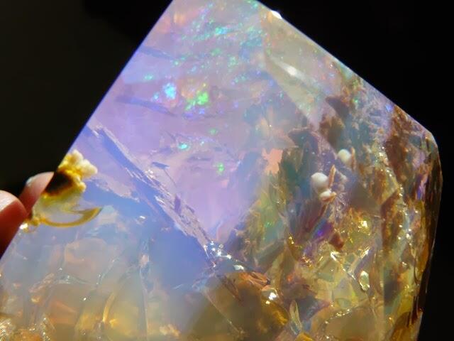 Ini Gan ,&quot; OPAL &quot;,Batu Permata Cantik Yang kaya Warna !