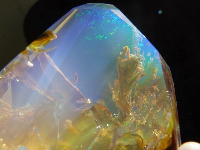 Ini Gan ,&quot; OPAL &quot;,Batu Permata Cantik Yang kaya Warna !