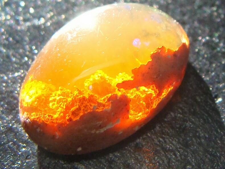 Ini Gan ,&quot; OPAL &quot;,Batu Permata Cantik Yang kaya Warna !