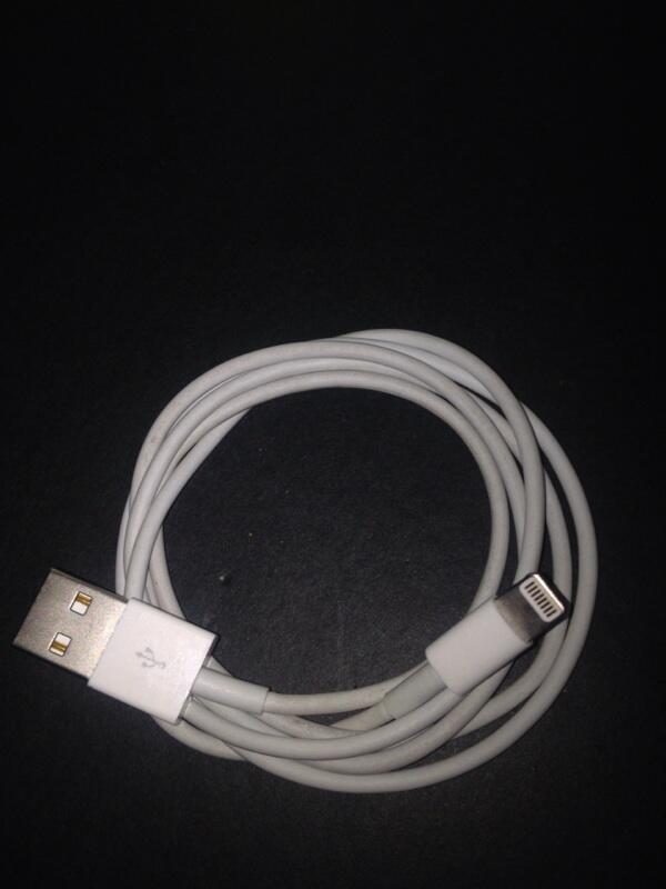 KABEL LIGHTNING ORIGINAL IPHONE 5 LIKE NEW SURABAYA
