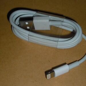 CABLE USB IPHONE 4/4S/5/5S 3 IN 1 UNIVERSAL ORIGINAL MURAH DIJAMIN !