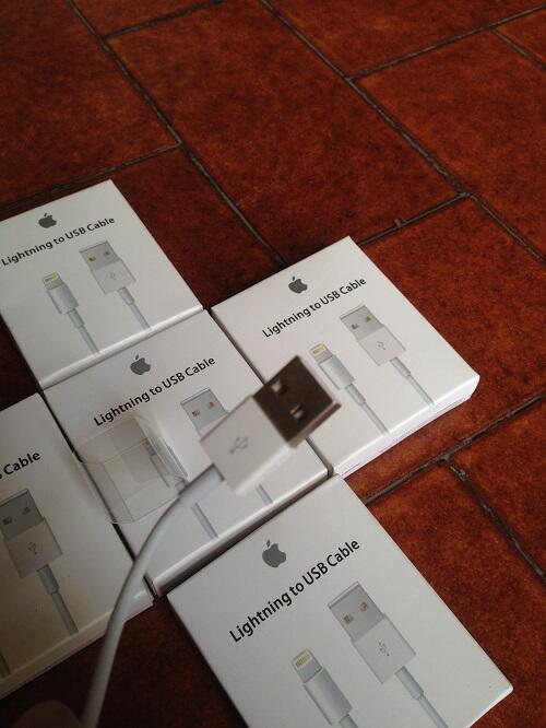 CABLE USB IPHONE 4/4S/5/5S 3 IN 1 UNIVERSAL ORIGINAL MURAH DIJAMIN !