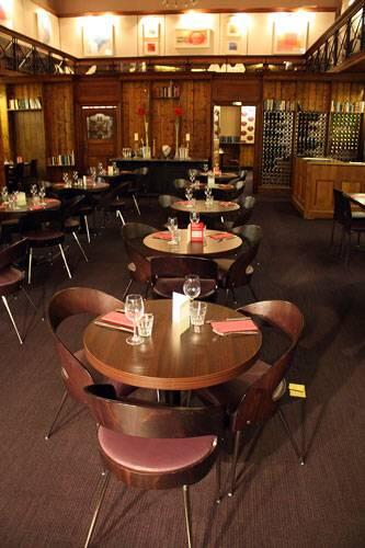 10 Restaurants Dengan Tempat Yang Unik &#91;Must See!&#93;