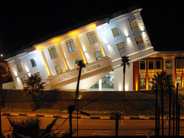 10 Restaurants Dengan Tempat Yang Unik &#91;Must See!&#93;