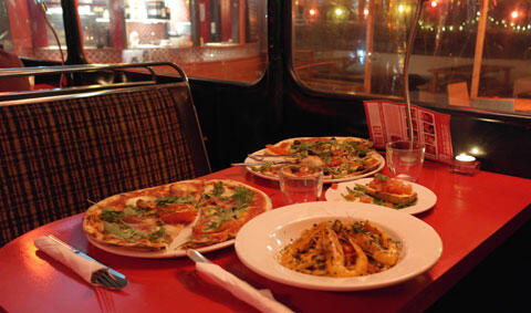 10 Restaurants Dengan Tempat Yang Unik &#91;Must See!&#93;