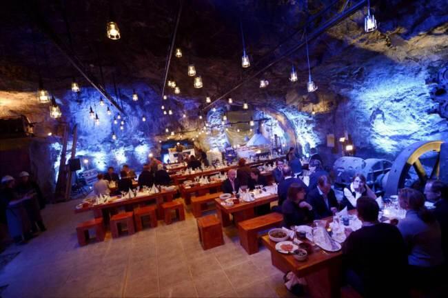 10 Restaurants Dengan Tempat Yang Unik &#91;Must See!&#93;