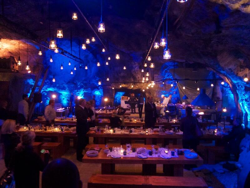 10 Restaurants Dengan Tempat Yang Unik &#91;Must See!&#93;