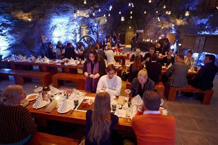 10 Restaurants Dengan Tempat Yang Unik &#91;Must See!&#93;