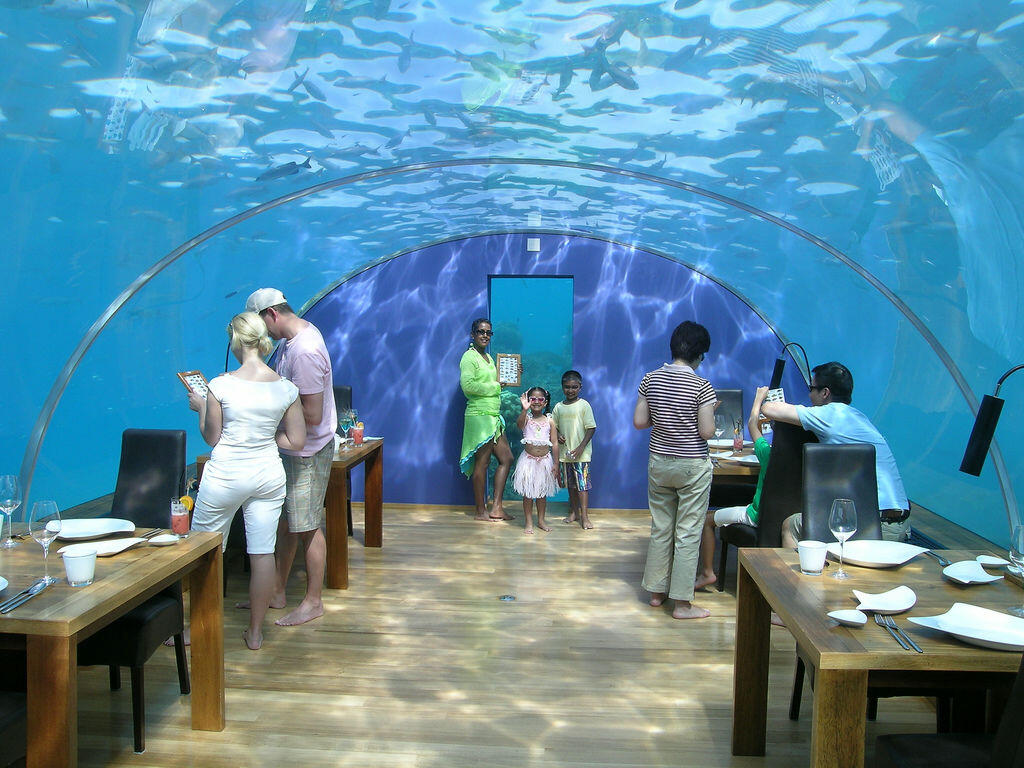10 Restaurants Dengan Tempat Yang Unik &#91;Must See!&#93;