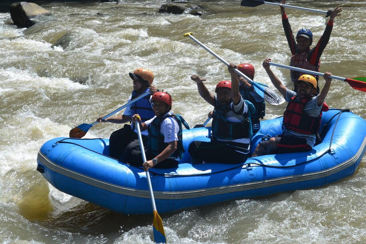 outbound semarang -jasa rafting magelng ( manfaat water rafting)