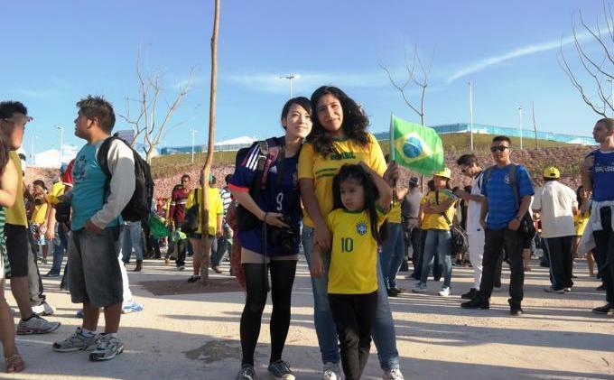 Gadis Jepang Ini Jadi incaran foto sesama supporter Piala Dunia 2014 gan!