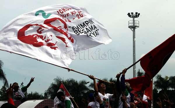 Ribuan Massa Sambut Jokowi di Bandung 