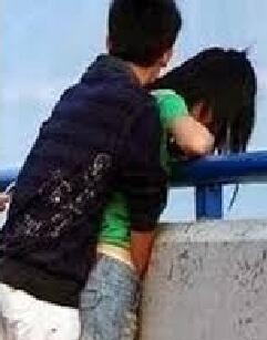(Berkat Jasa Tukang Kredit Motor) Makin Malam, 'Jembatan Cinta' Makin Panas