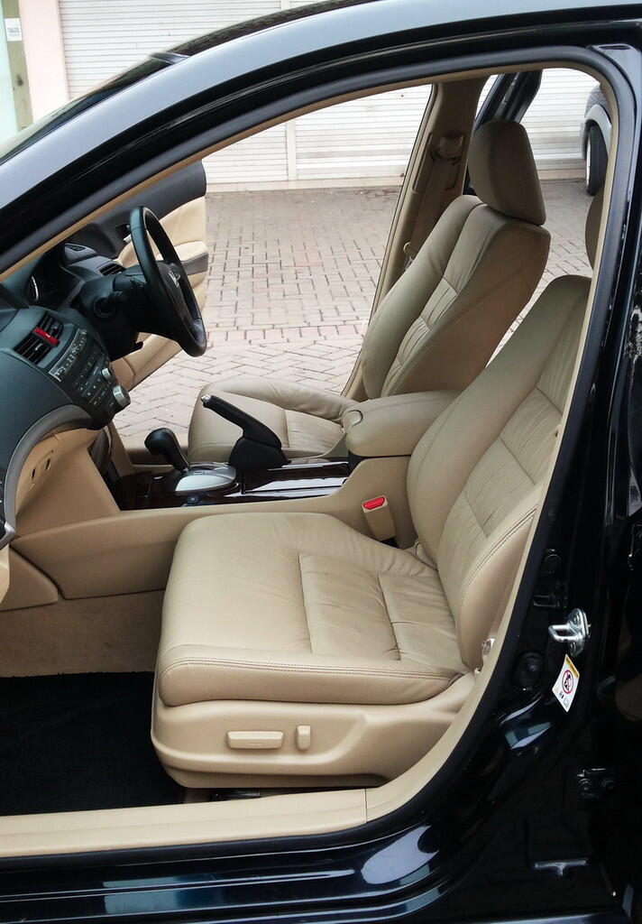 HONDA ACCORD 2.4 VTIL AT 2010 HITAM - KM Pendek Record