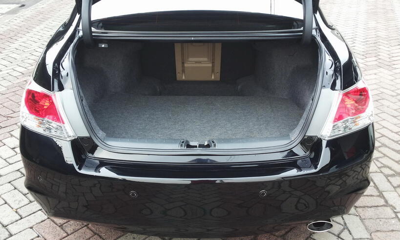 HONDA ACCORD 2.4 VTIL AT 2010 HITAM - KM Pendek Record