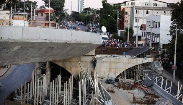 Jalan Layang Dekat Stadion Piala Dunia Ambruk