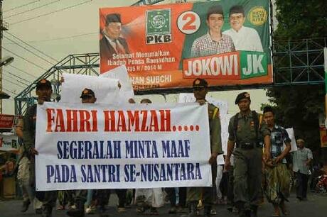 (SINTING...!) Ratusan Orang di Rembang Blokir Jalur Pantura