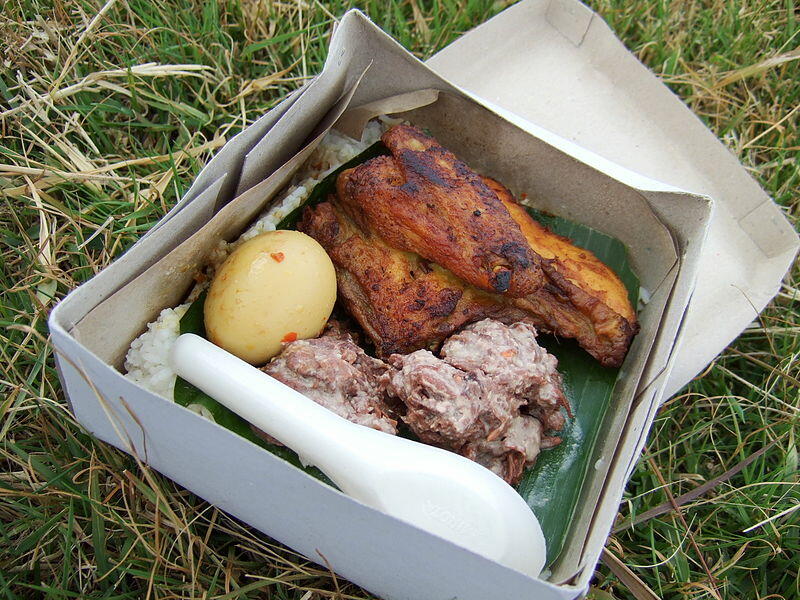 Nasi Kotak yang Dibagi-bagikan Prabowo di Dalamnya Ada Duit Rp 50 Ribu!