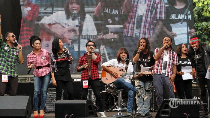 Ratusan Artis Kolaborasi dalam Konser Salam 2 Jari di GBK