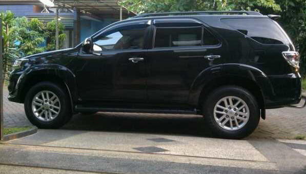 DIJUAL FORTUNER DIESEL MT 2012