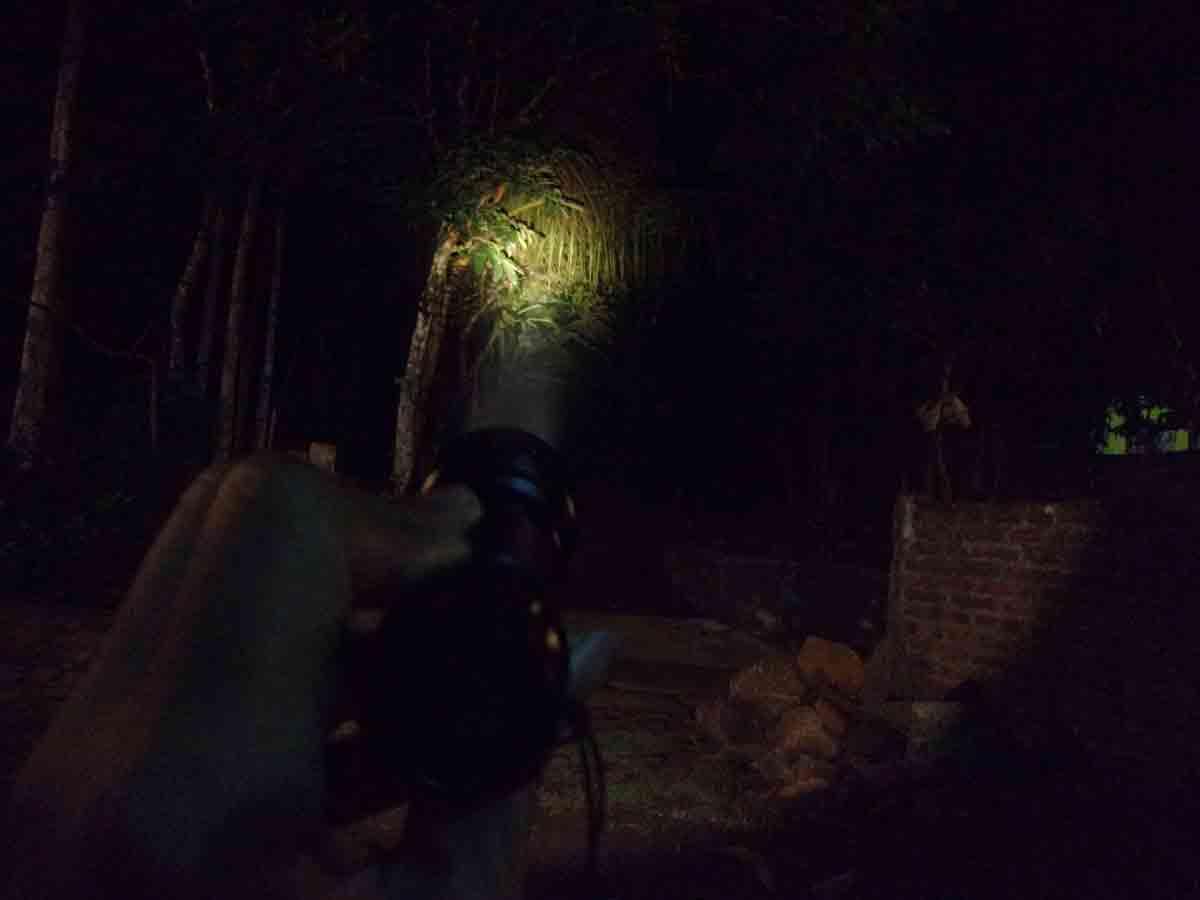 Aneka Senter Cree Ultrafire C8-T6, Q5 zoom,Mini, Romisen Warm, Battery 18650, Charger