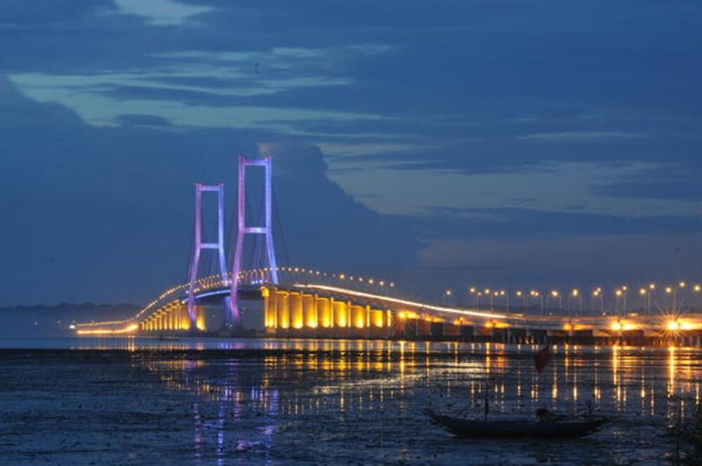 Jembatan Suramadu Sebuah Karya Anak Bangsa (PICT)