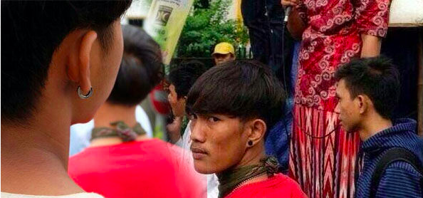 &#91;Santri Jadi2an&#93; “Kepung Markas PKS, Hanya Santri Sinting yang Demo Pakai Anting” 