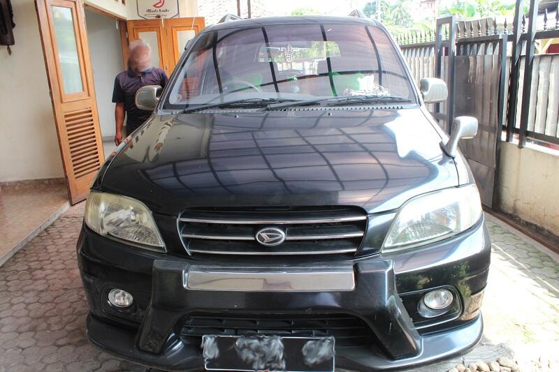 Daihatsu Taruna CSR Hitam 2002