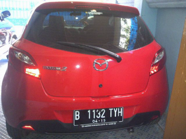 jual mazda 2 V AT merah cantik istimewa