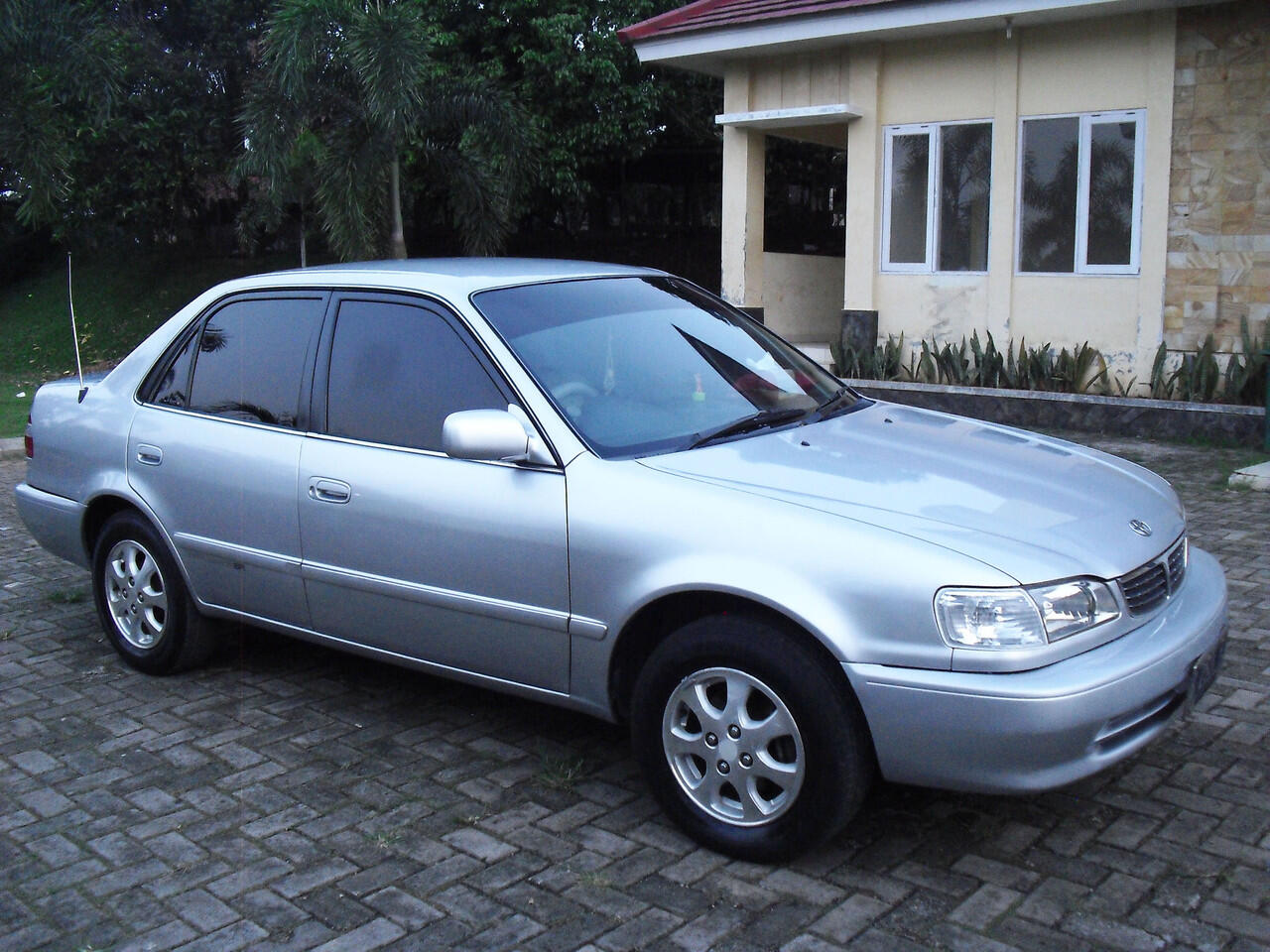 TOYOTA NEW COROLLA 1.8 SEG M/T THN 2000