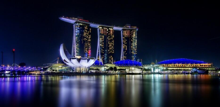 30 Tempat Berenang Paling Epic dan Ada Juga Yang Ekstrim