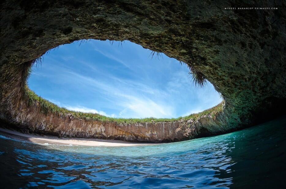 30 Tempat Berenang Paling Epic dan Ada Juga Yang Ekstrim