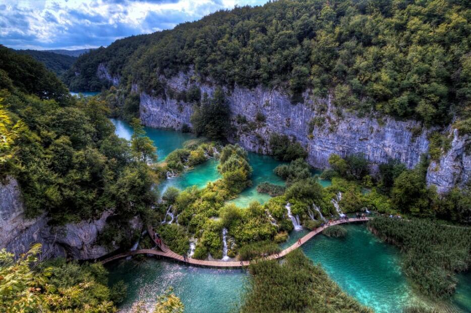 30 Tempat Berenang Paling Epic dan Ada Juga Yang Ekstrim