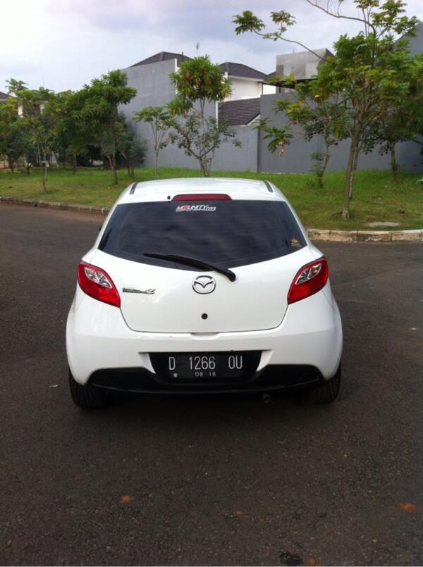 Mazda 2 thn 2011 White A/T