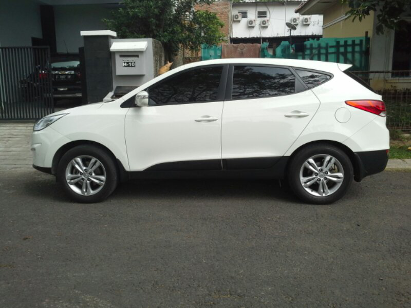 jual hyundai tucson AT Triptronik putih 2012