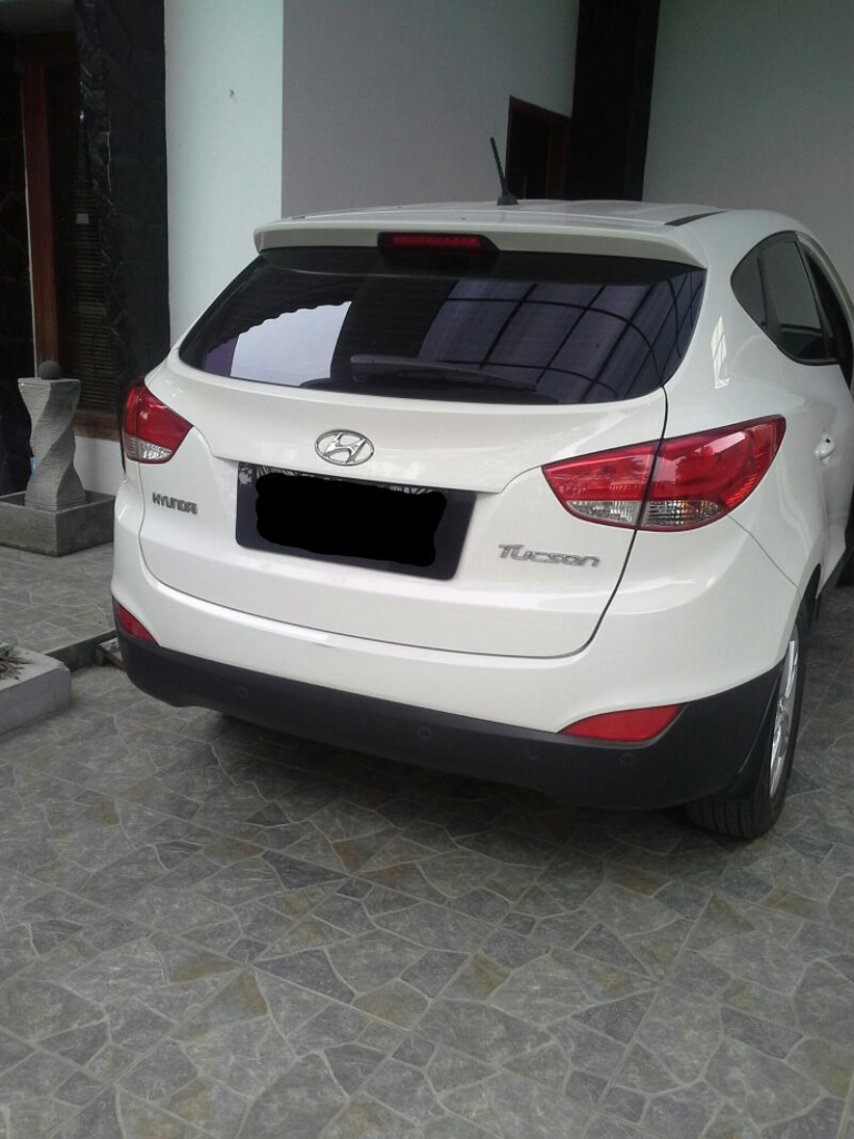 jual hyundai tucson AT Triptronik putih 2012