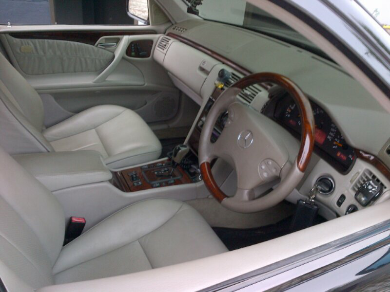 dijual mercy E320 sunroof 2001