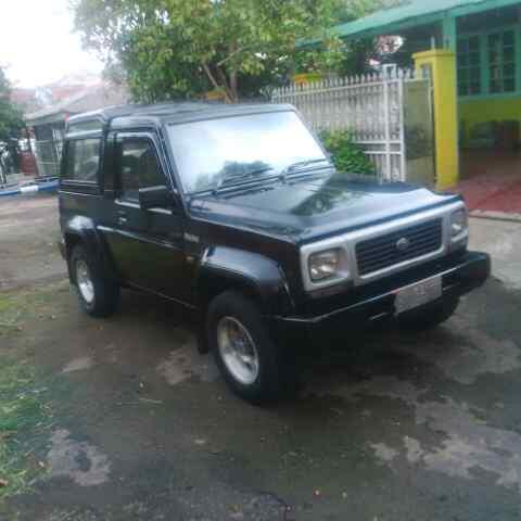Daihatsu Taft Rocky 4WD Independent Hitam Terawat