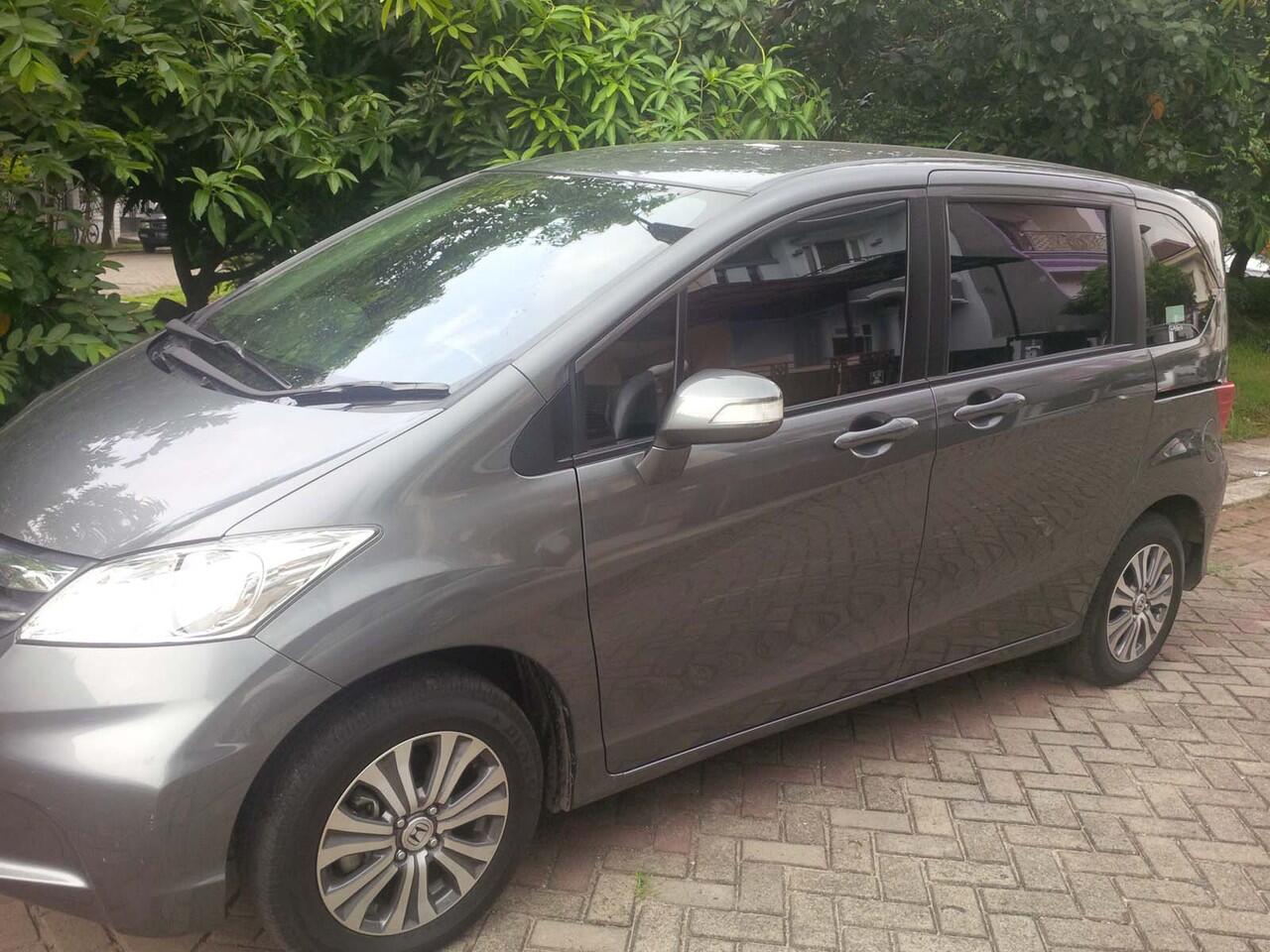 jual honda freed psd 2013 grey