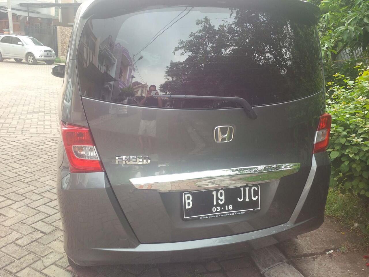 jual honda freed psd 2013 grey