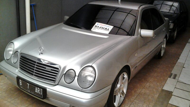 MERCEDES BENZ W210 E230 NEW EYES 97 MANUAL SILVER FACELIFT FULL OPTION