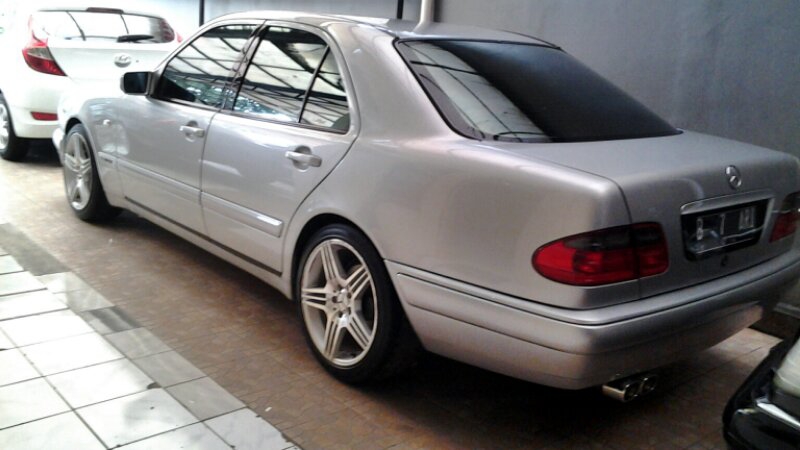 MERCEDES BENZ W210 E230 NEW EYES 97 MANUAL SILVER FACELIFT FULL OPTION
