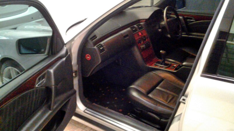 MERCEDES BENZ W210 E230 NEW EYES 97 MANUAL SILVER FACELIFT FULL OPTION