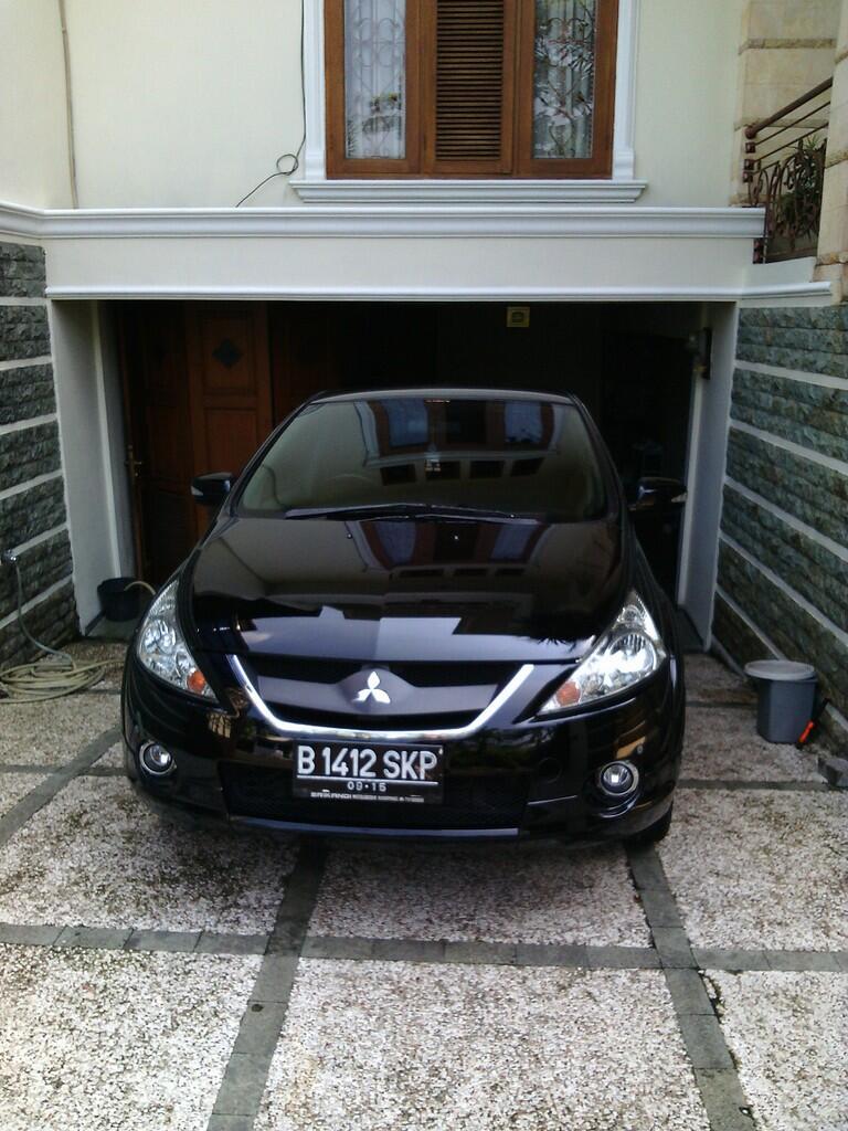 mitsubishi grandis 2010 ex dokter