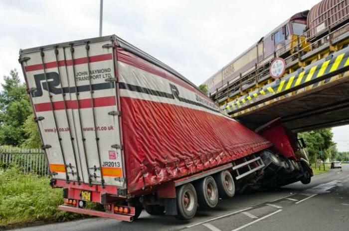 kecelakaan-Kecelakaan yang tidak biasa terjadi , dan membuat Ente bertanya KOK BISA ?
