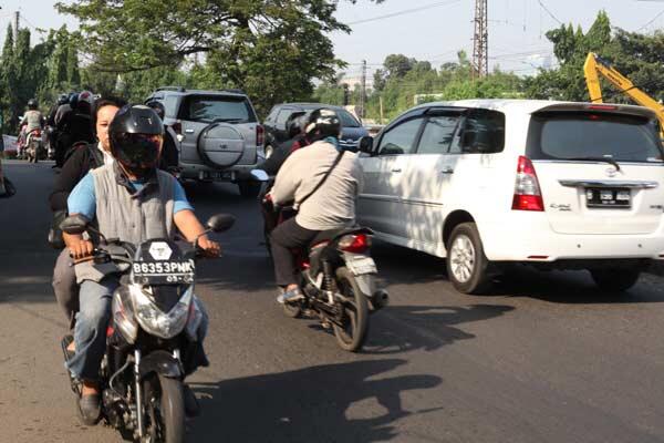 Cara Menghadapi Motor Lawan Arus